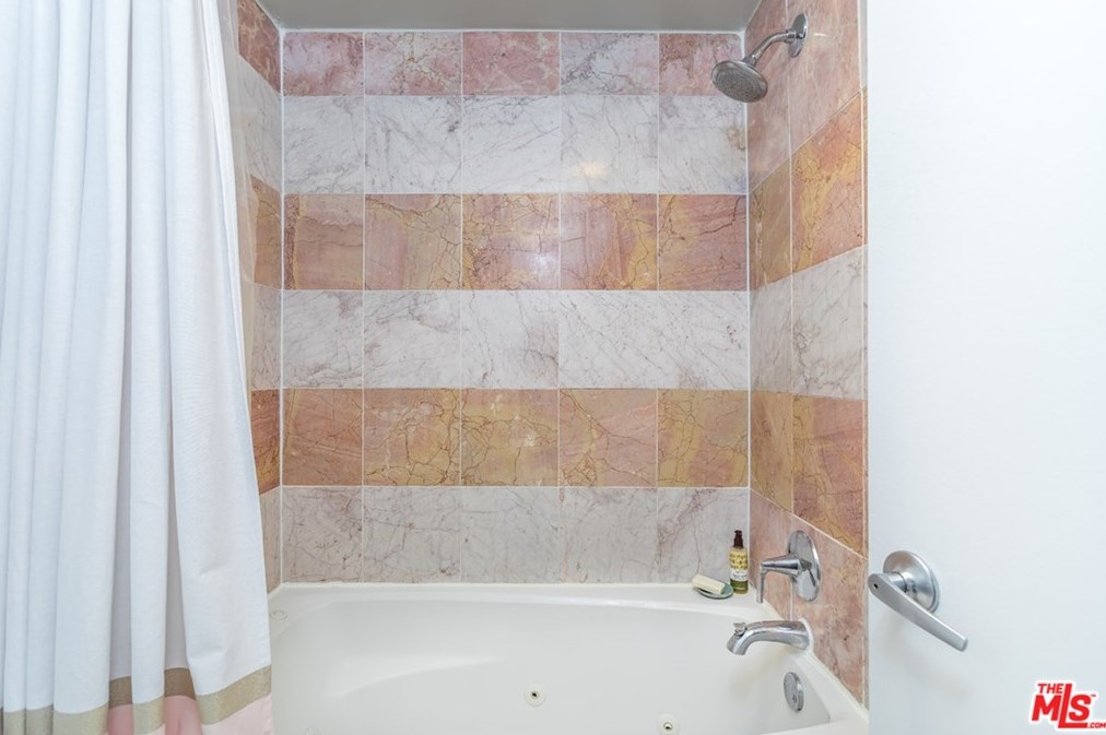 11733 Avon Way, Los Angeles CA  90066-6300 exterior