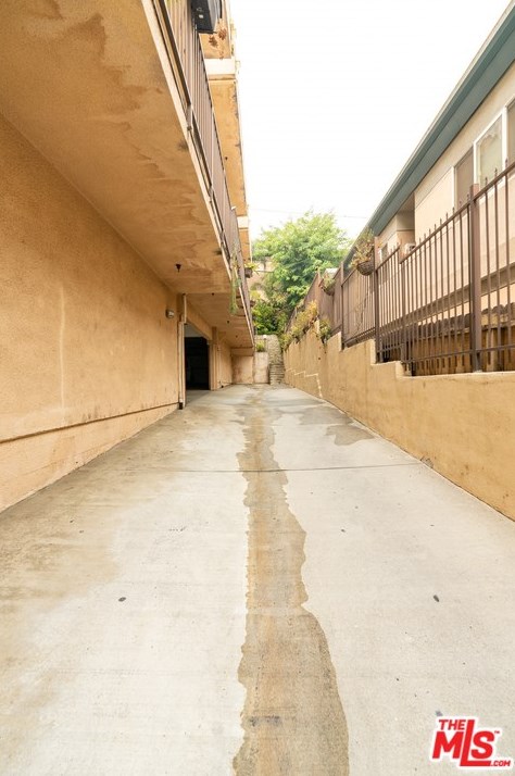 5325 Huntington Dr, Los Angeles CA  90032-2660 exterior