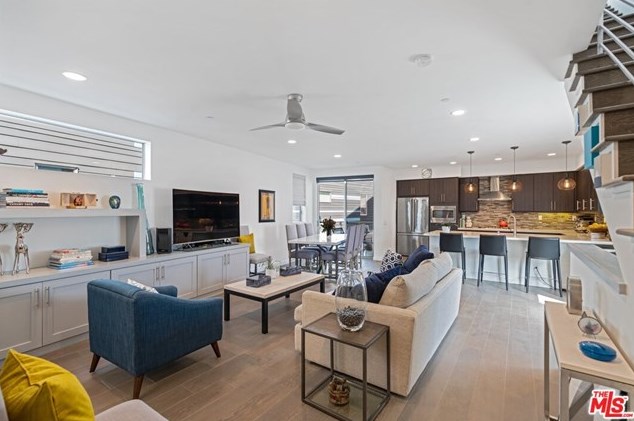 1924 Carmen Ave, Los Angeles CA  90068-4013 exterior
