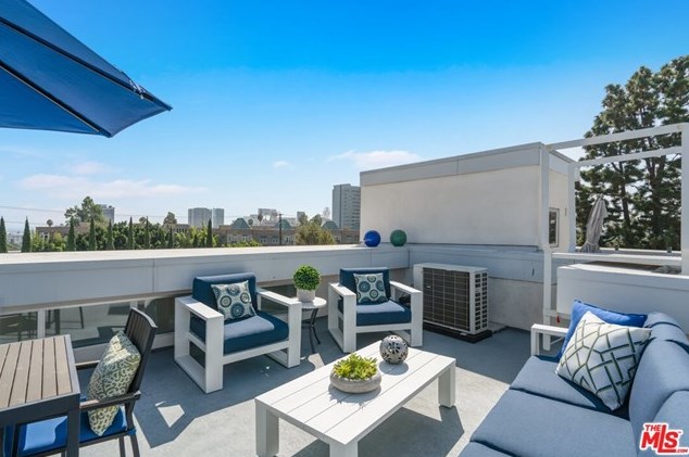1924 Carmen Ave, Los Angeles CA  90068-4013 exterior