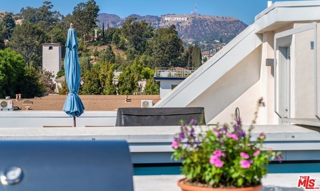 1924 Carmen Ave, Los Angeles CA  90068-4013 exterior