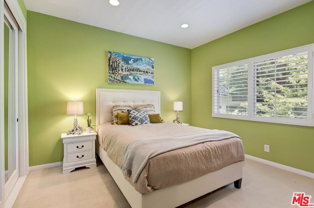 2435 Horse Shoe Canyon Rd, Los Angeles CA  90046-1541 exterior