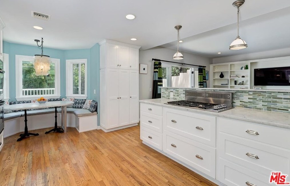 2435 Horse Shoe Canyon Rd, Los Angeles CA  90046-1541 exterior