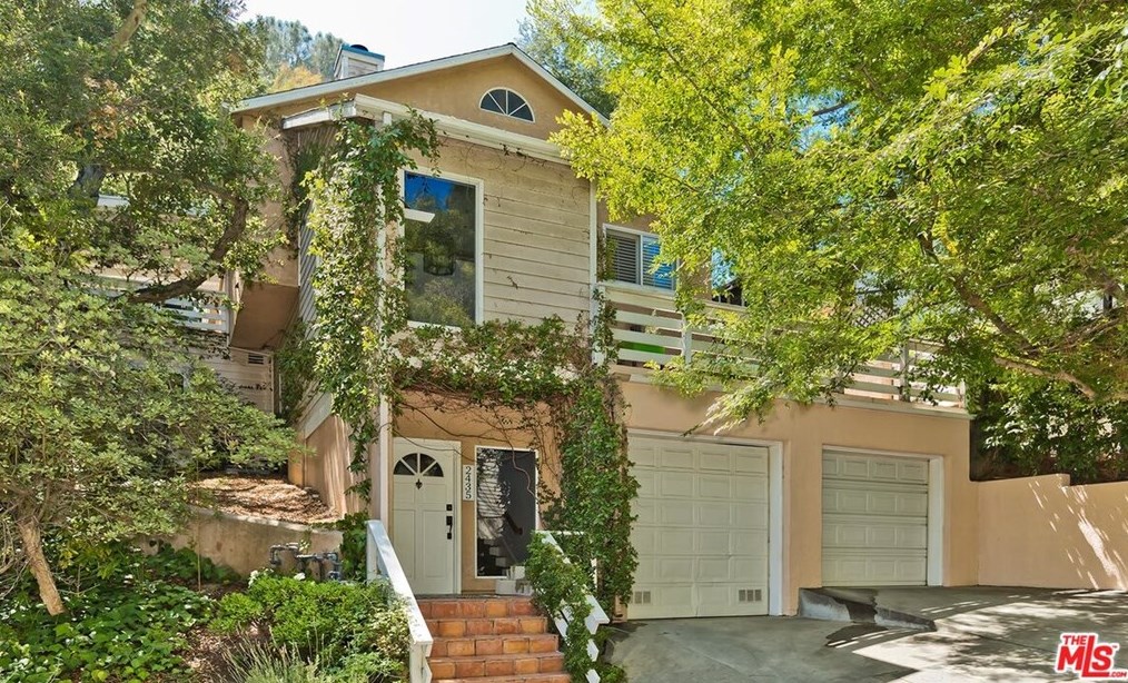 2435 Horse Shoe Canyon Rd, Los Angeles CA  90046-1541 exterior