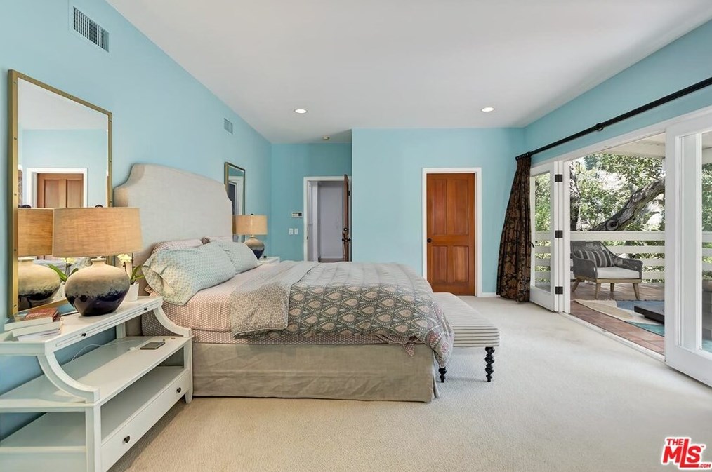 2435 Horse Shoe Canyon Rd, Los Angeles CA  90046-1541 exterior