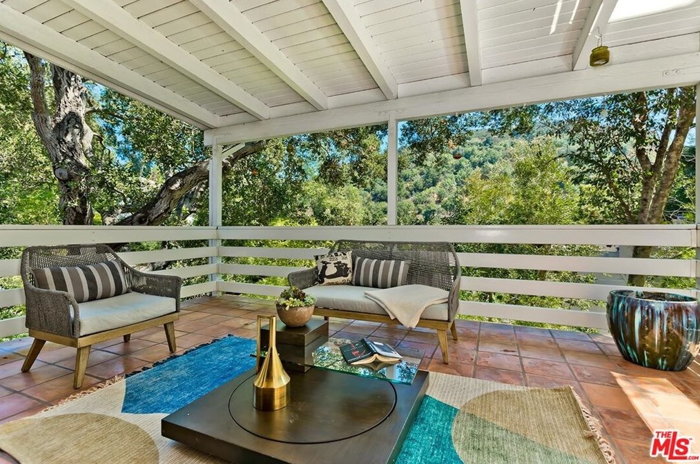 2435 Horse Shoe Canyon Rd, Los Angeles CA  90046-1541 exterior