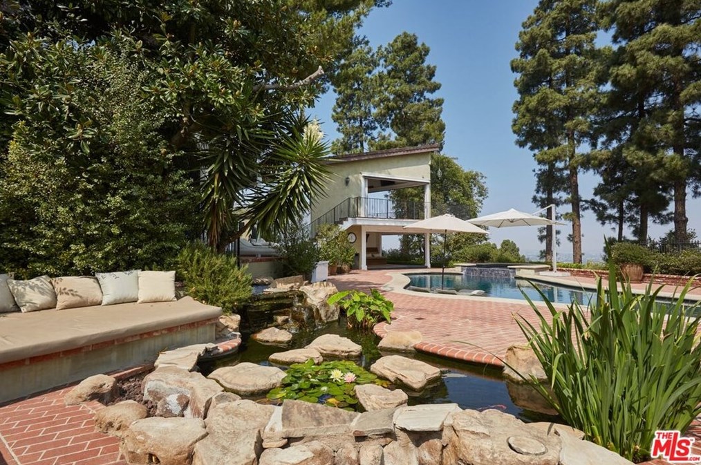8115 Mulholland Ter, Los Angeles CA  90046-1138 exterior