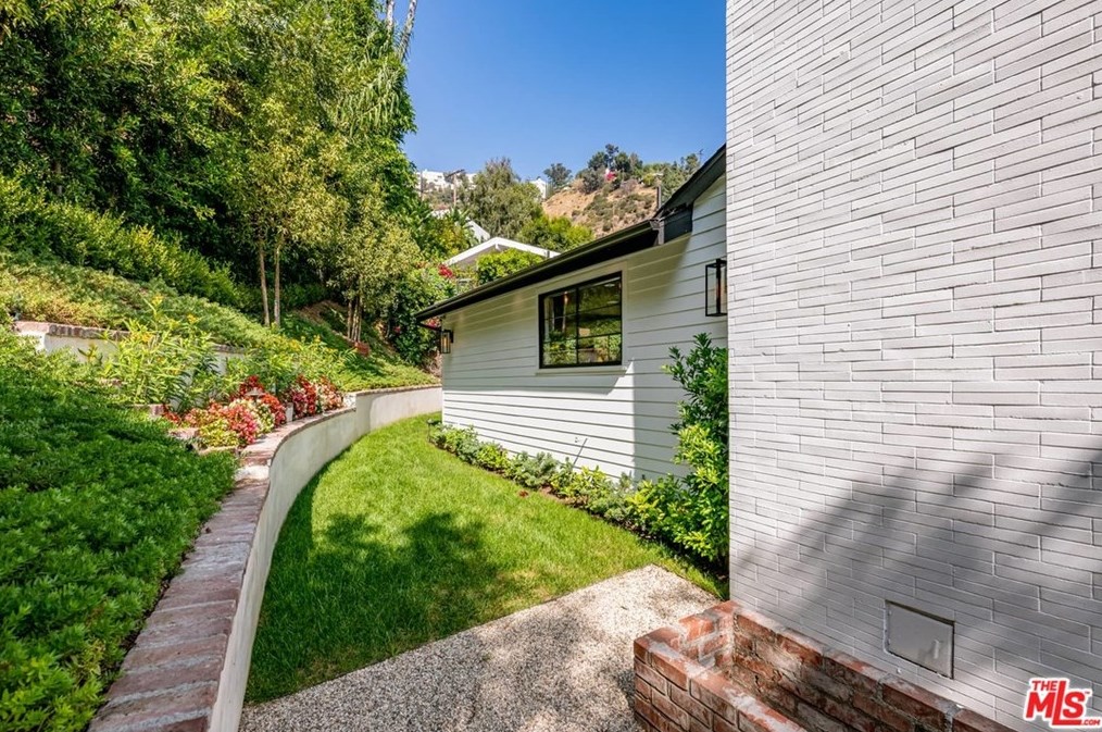 1625 Queens Rd, Los Angeles CA  90069-1430 exterior