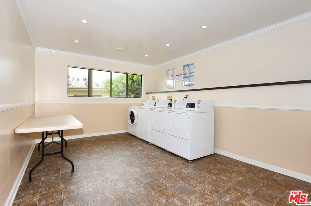 5000 Centinela Ave, Los Angeles CA  90066-6955 exterior