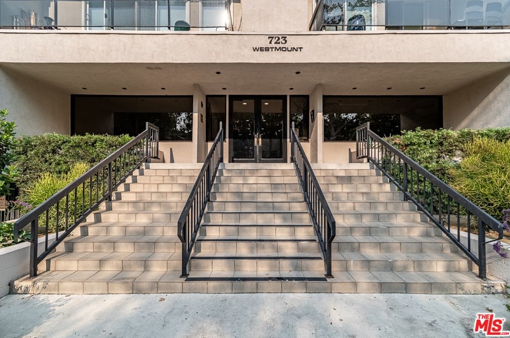 723 Westmount Dr, Los Angeles CA  90069-5152 exterior