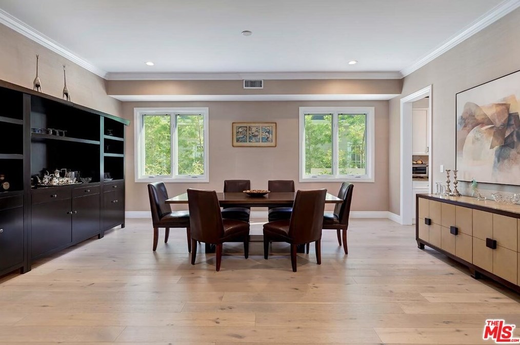 9320 Oakmore Rd, Los Angeles CA 90035-4024 exterior