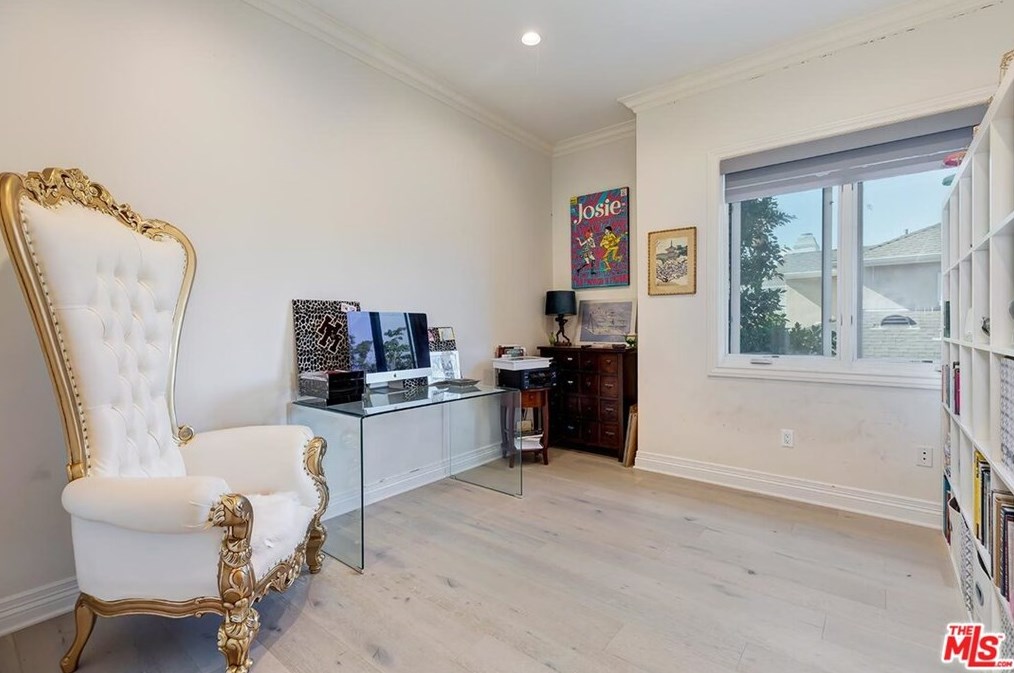 9320 Oakmore Rd, Los Angeles CA 90035-4024 exterior