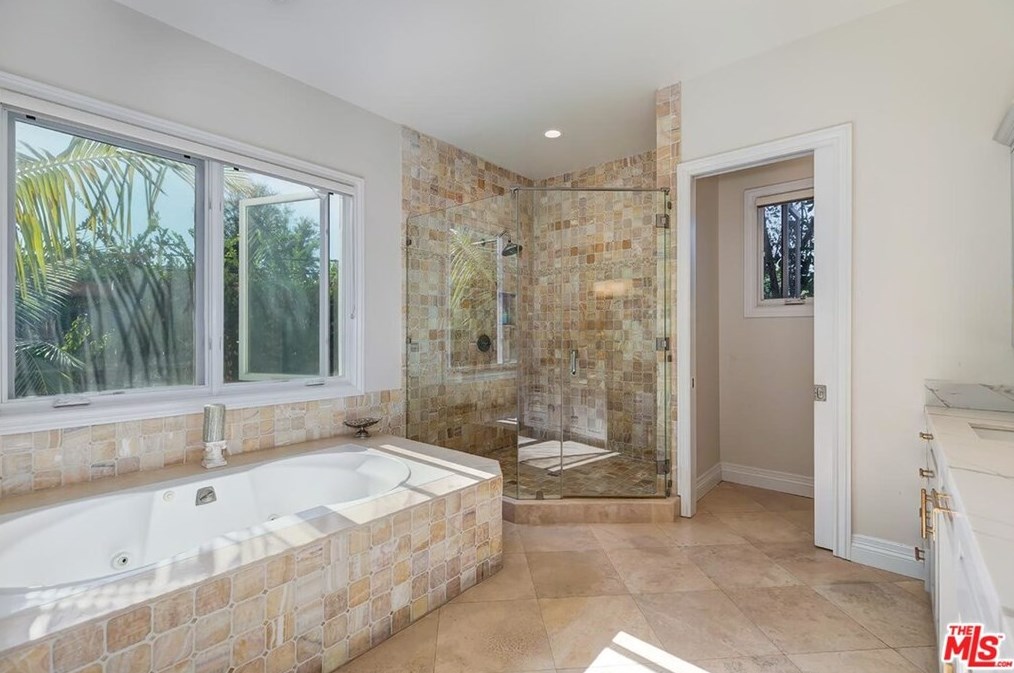 9320 Oakmore Rd, Los Angeles CA 90035-4024 exterior