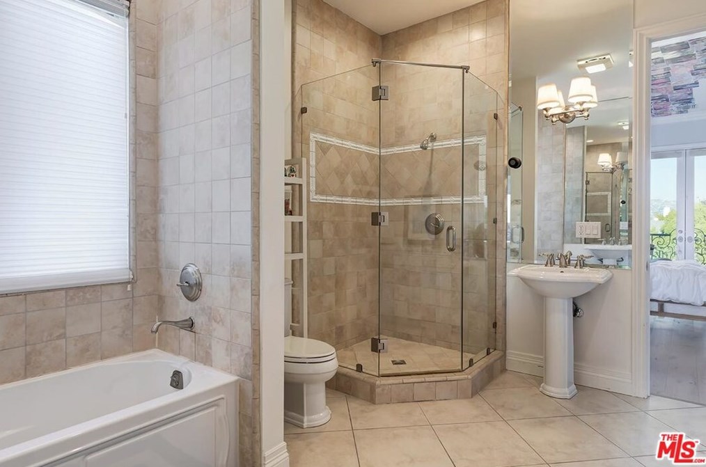 9320 Oakmore Rd, Los Angeles CA 90035-4024 exterior