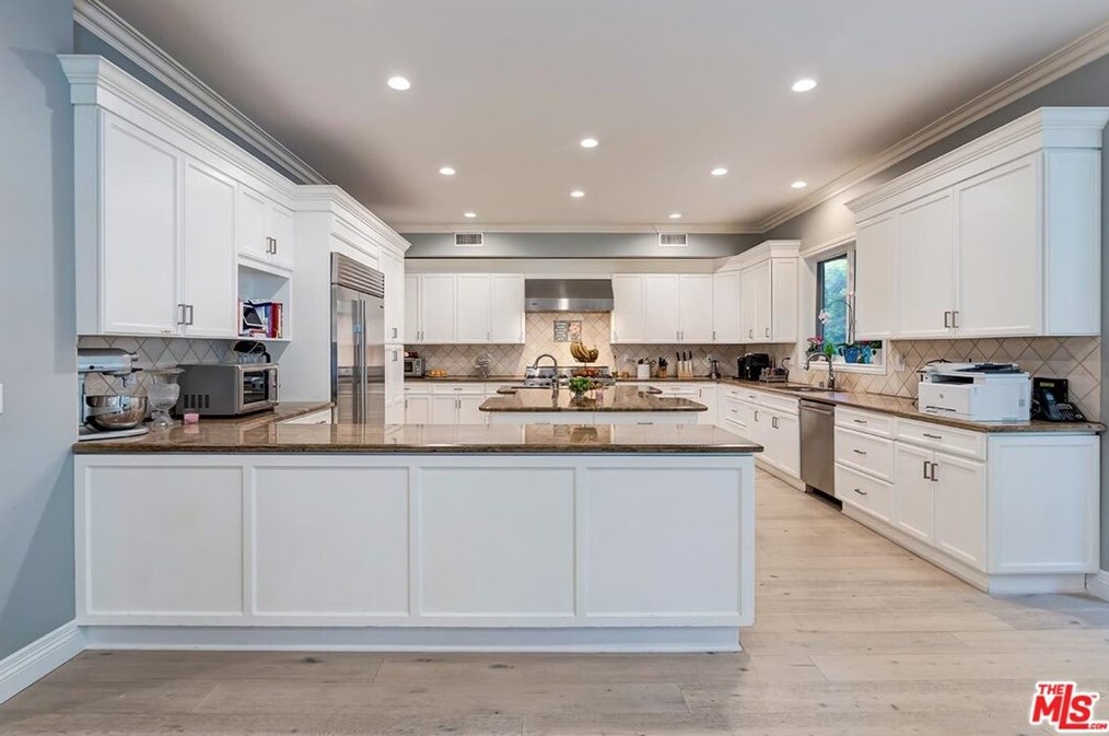 9320 Oakmore Rd, Los Angeles CA 90035-4024 exterior