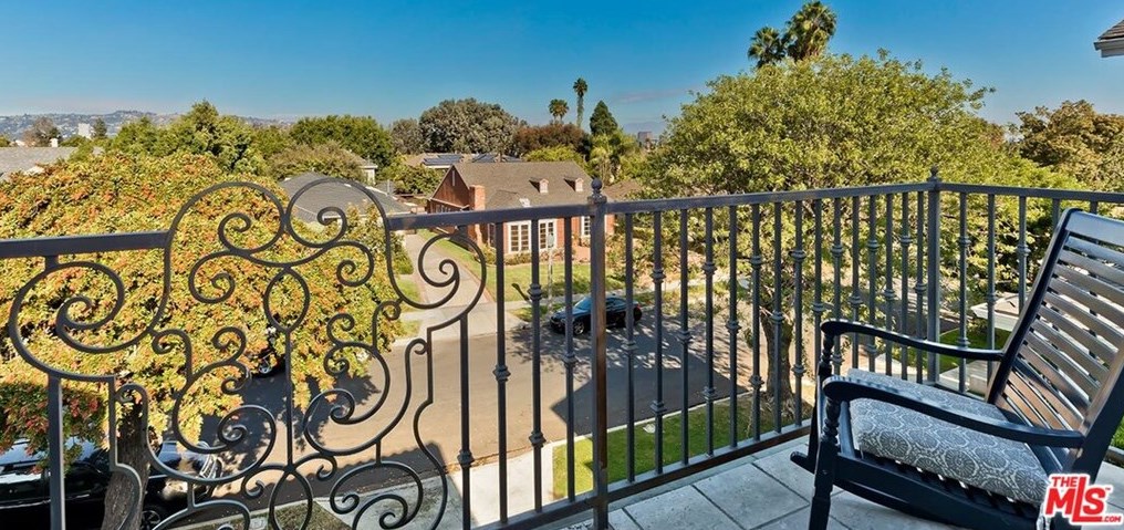 9320 Oakmore Rd, Los Angeles CA 90035-4024 exterior