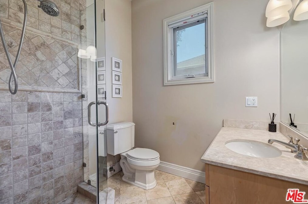 9320 Oakmore Rd, Los Angeles CA 90035-4024 exterior