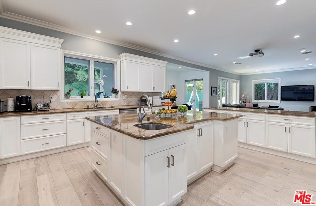 9320 Oakmore Rd, Los Angeles CA 90035-4024 exterior