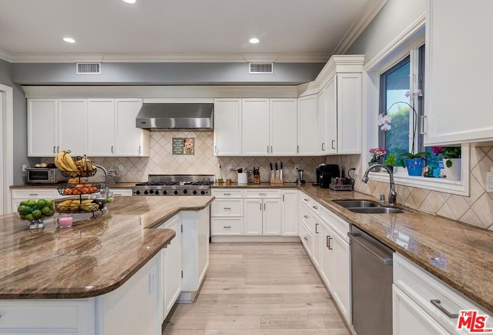 9320 Oakmore Rd, Los Angeles CA 90035-4024 exterior