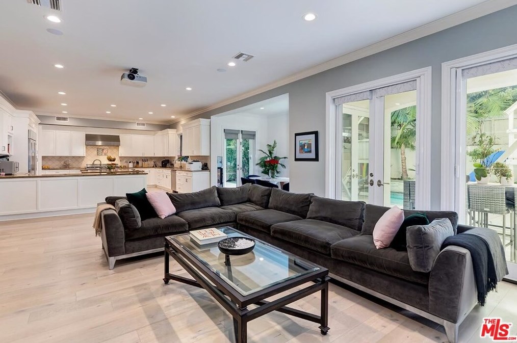 9320 Oakmore Rd, Los Angeles CA 90035-4024 exterior