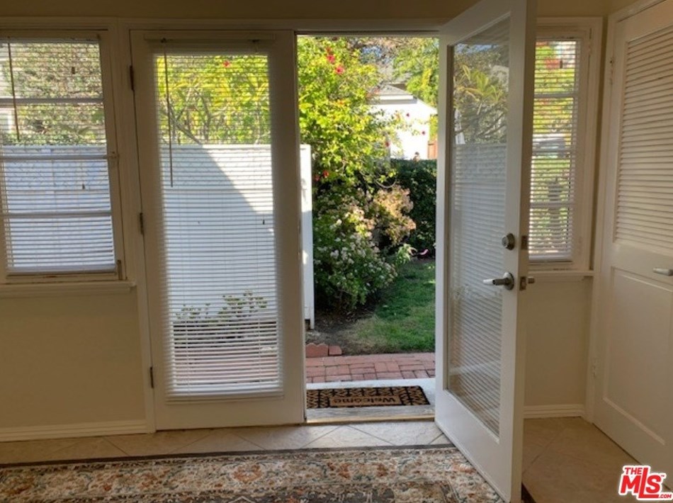 1332 Havenhurst Dr, Los Angeles CA  90046-4550 exterior