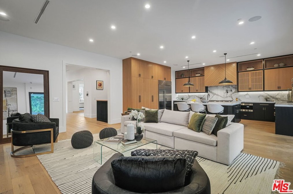 11974 Foxboro Dr, Los Angeles CA  90049-4111 exterior