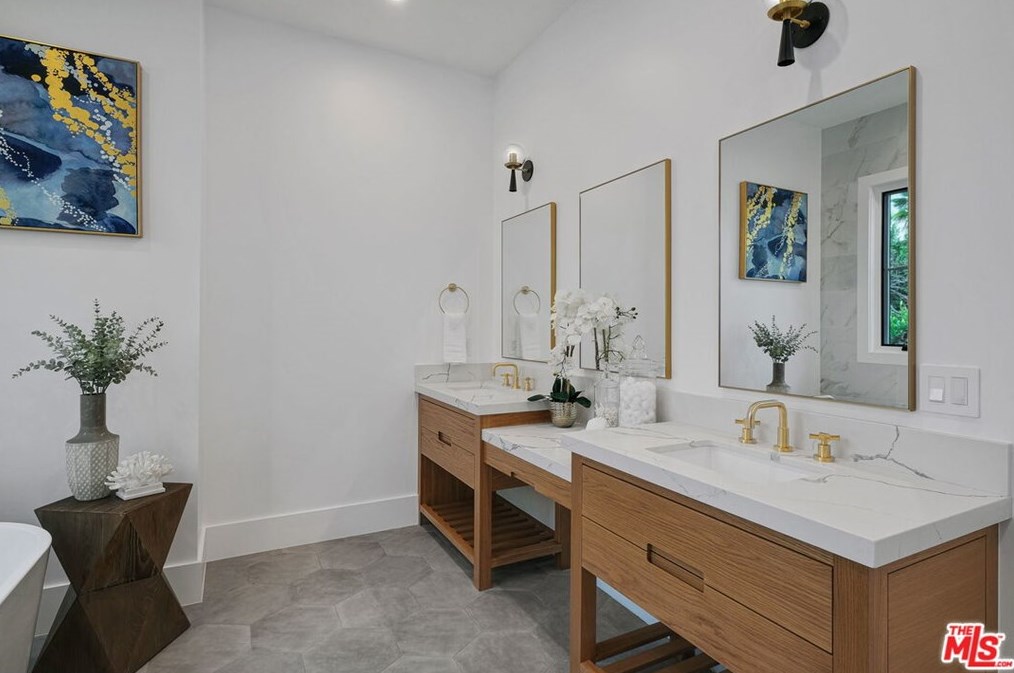 11974 Foxboro Dr, Los Angeles CA  90049-4111 exterior