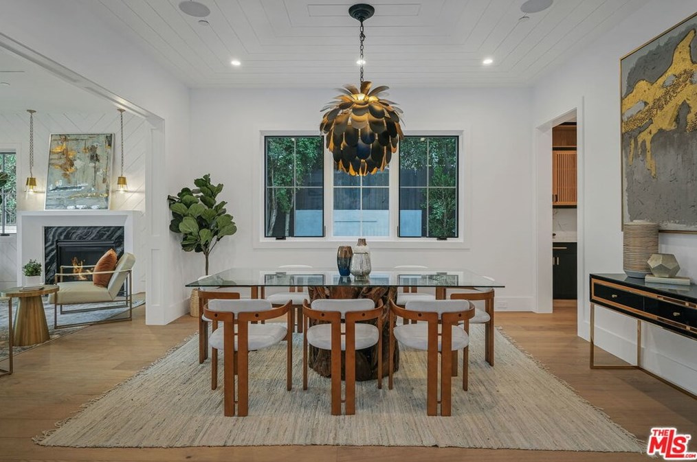 11974 Foxboro Dr, Los Angeles CA  90049-4111 exterior