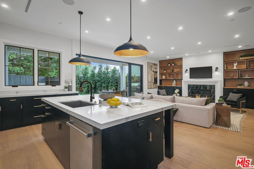 11974 Foxboro Dr, Los Angeles CA  90049-4111 exterior