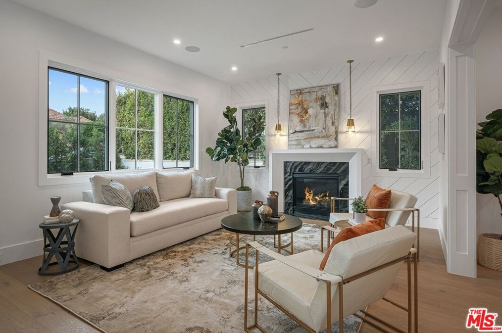 11974 Foxboro Dr, Los Angeles CA  90049-4111 exterior