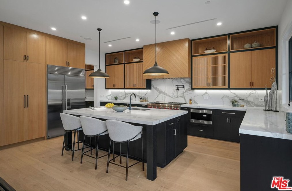 11974 Foxboro Dr, Los Angeles CA  90049-4111 exterior