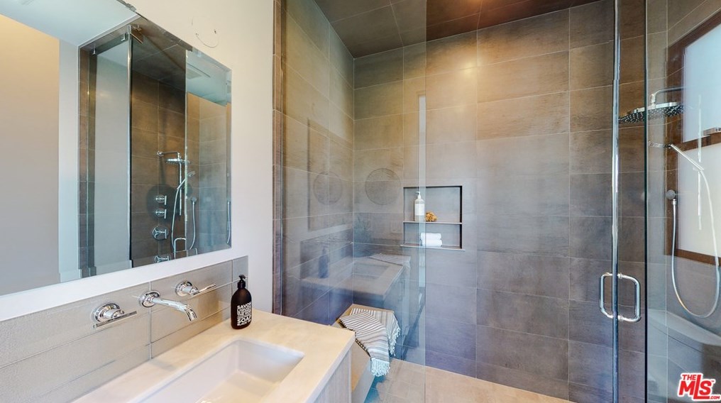 701 Huntley Dr, Los Angeles CA  90069-5008 exterior