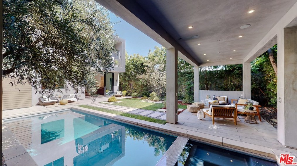 701 Huntley Dr, Los Angeles CA  90069-5008 exterior