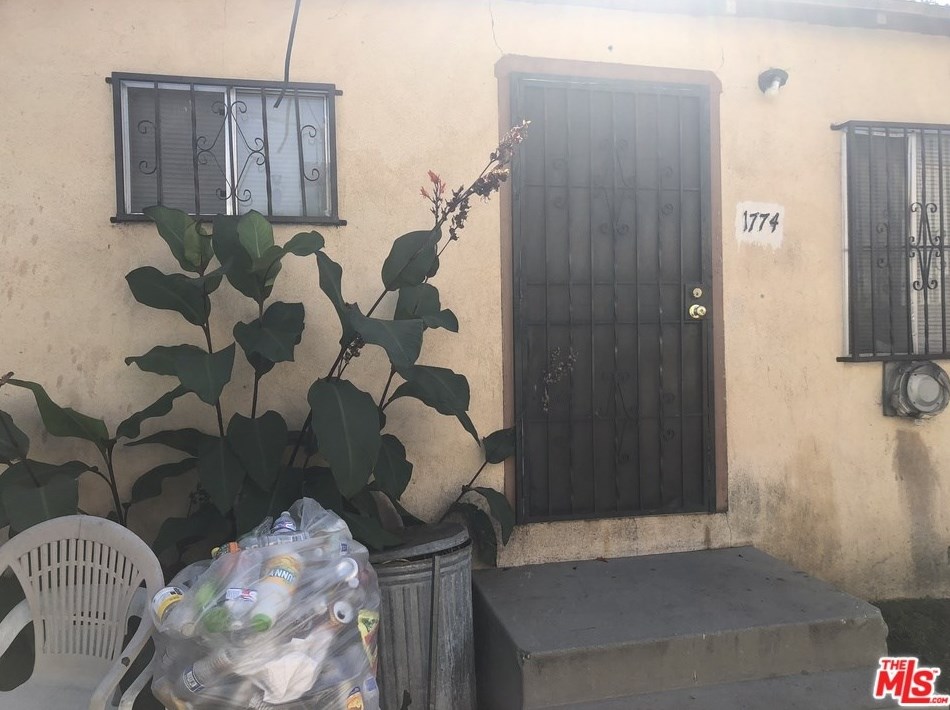 1774 37th Dr, Los Angeles CA  90018-4406 exterior