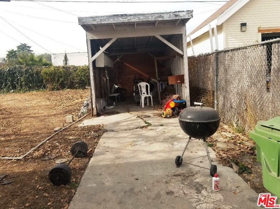 5465 9th Ave, Los Angeles CA  90018-2306 exterior