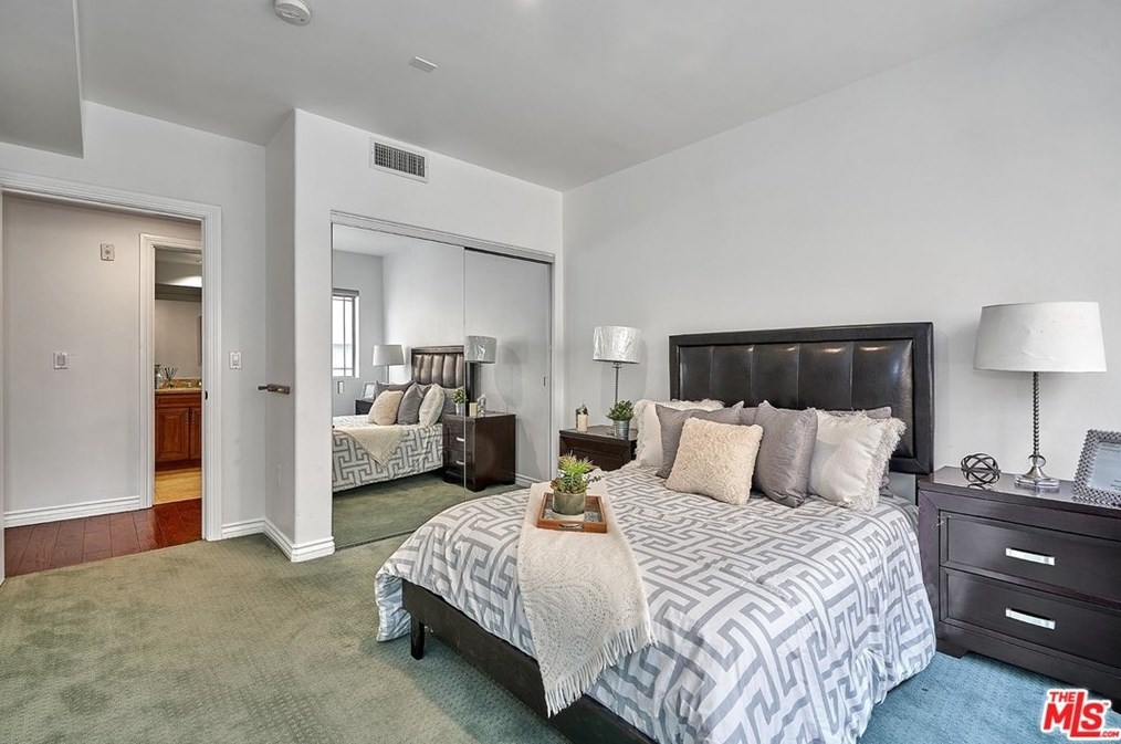 4822 Elmwood Ave, Los Angeles CA  90004-3105 exterior