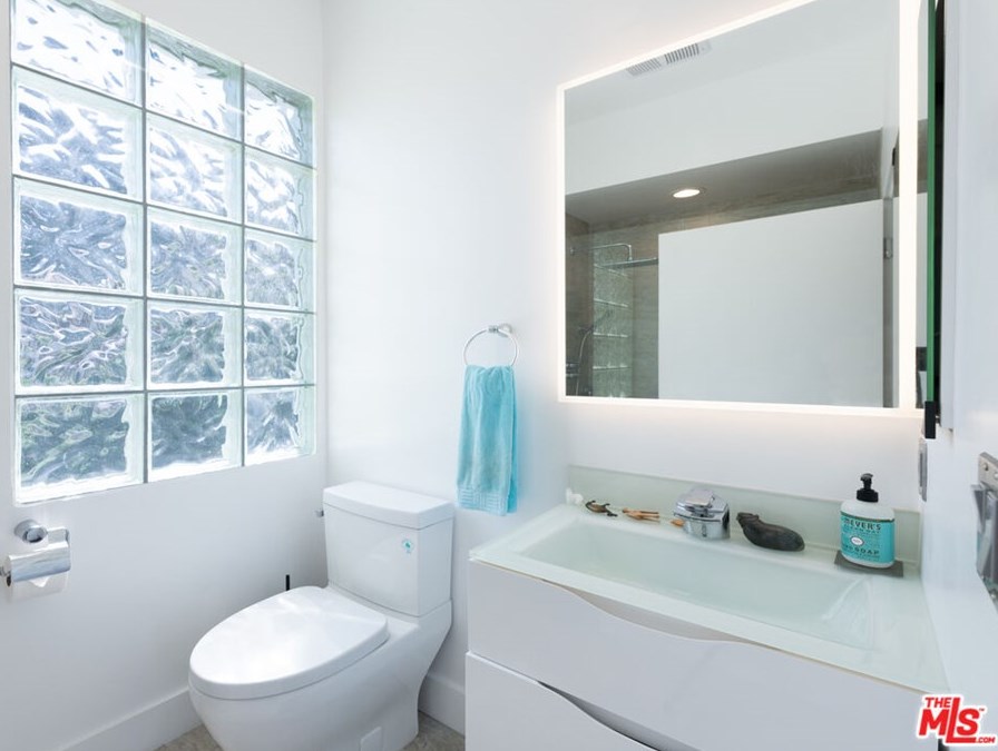 7759 Torreyson Dr, Los Angeles CA  90046-1226 exterior