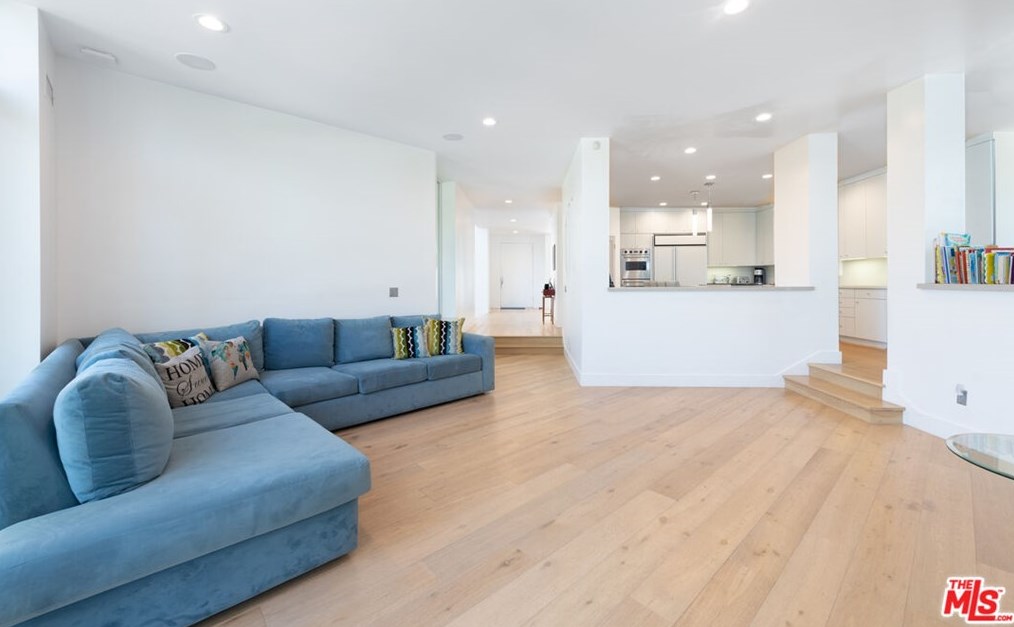 7759 Torreyson Dr, Los Angeles CA  90046-1226 exterior