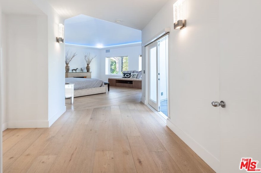 7759 Torreyson Dr, Los Angeles CA  90046-1226 exterior