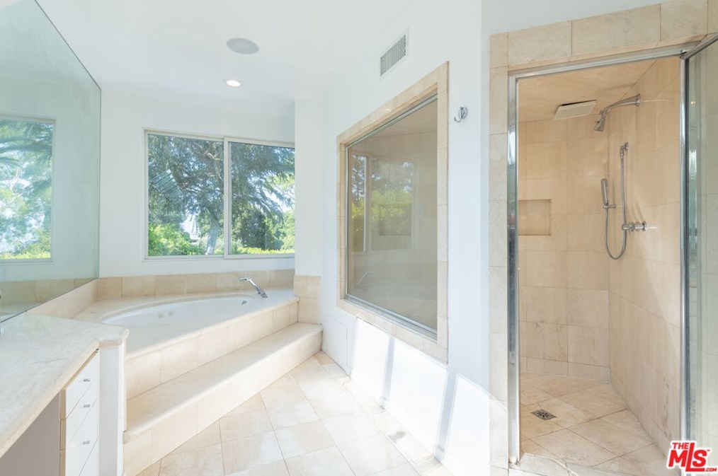 7759 Torreyson Dr, Los Angeles CA  90046-1226 exterior