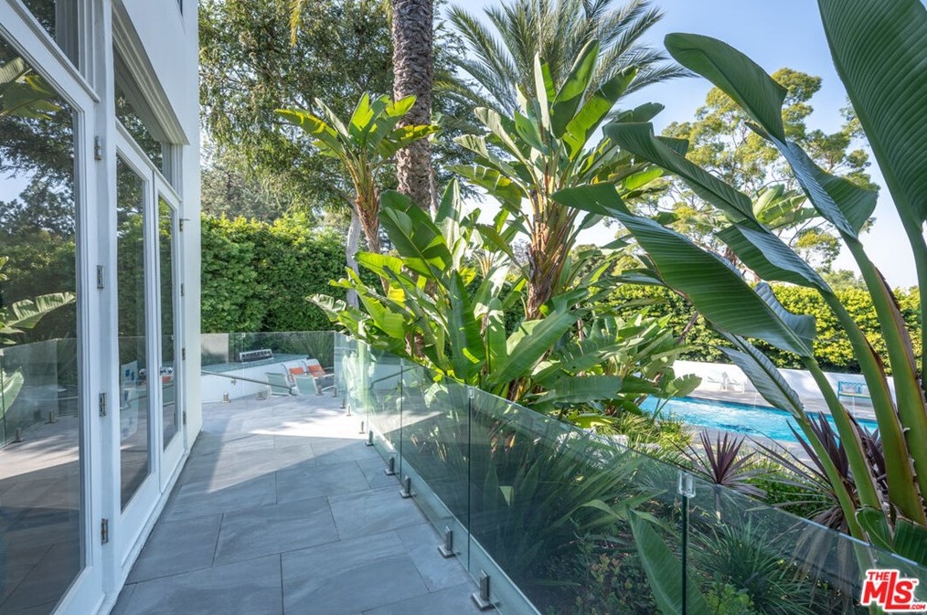 7759 Torreyson Dr, Los Angeles CA  90046-1226 exterior