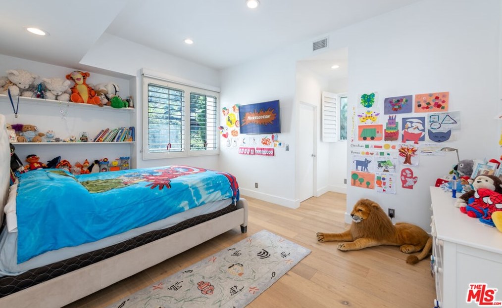 7759 Torreyson Dr, Los Angeles CA  90046-1226 exterior