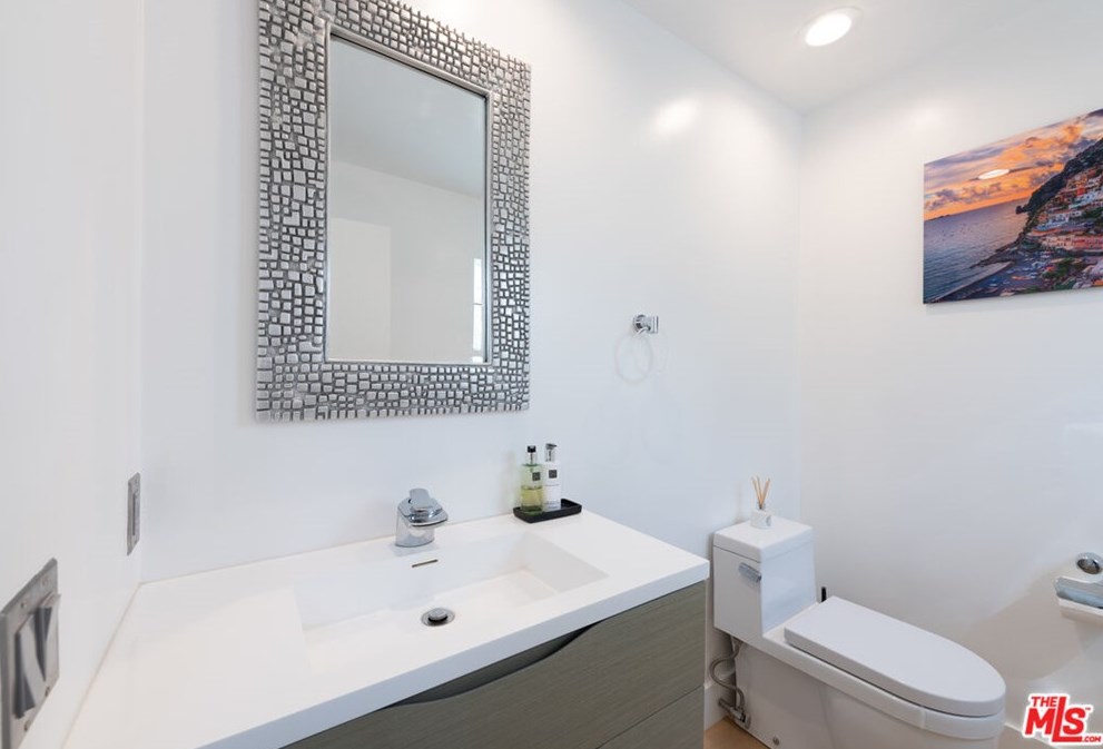 7759 Torreyson Dr, Los Angeles CA  90046-1226 exterior