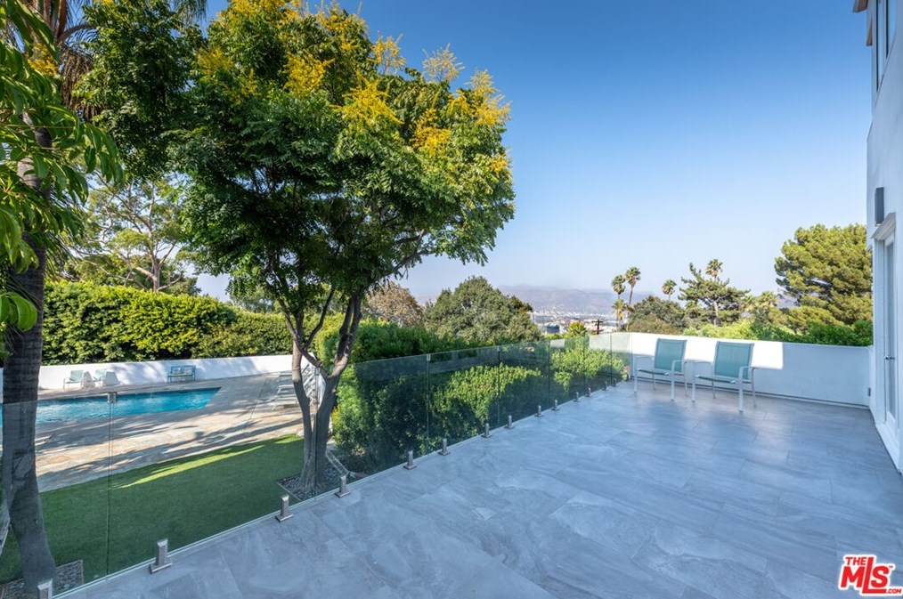 7759 Torreyson Dr, Los Angeles CA  90046-1226 exterior