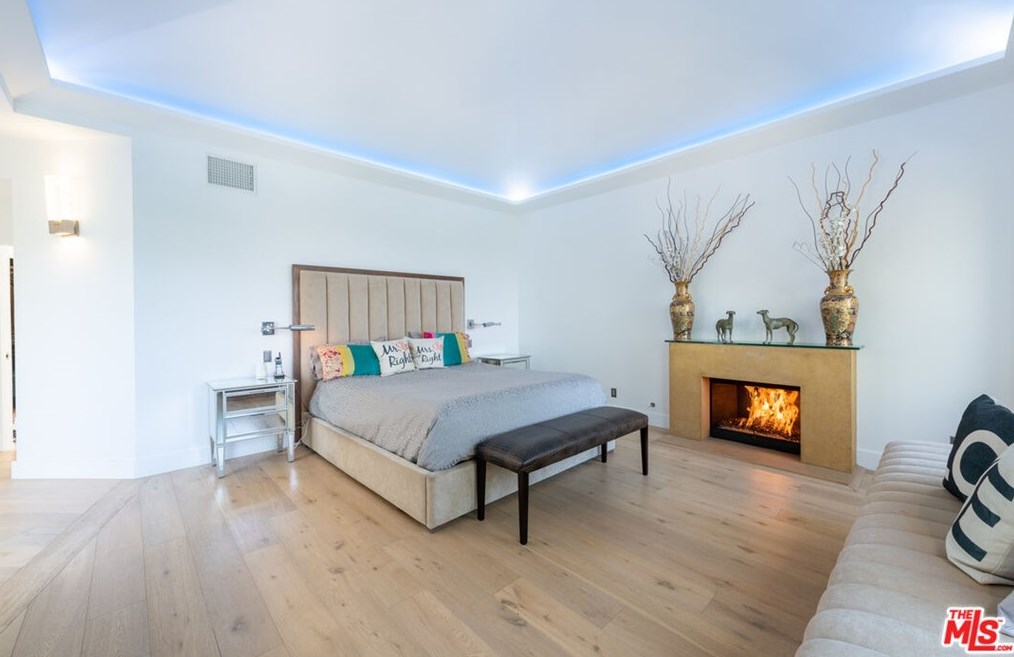 7759 Torreyson Dr, Los Angeles CA  90046-1226 exterior