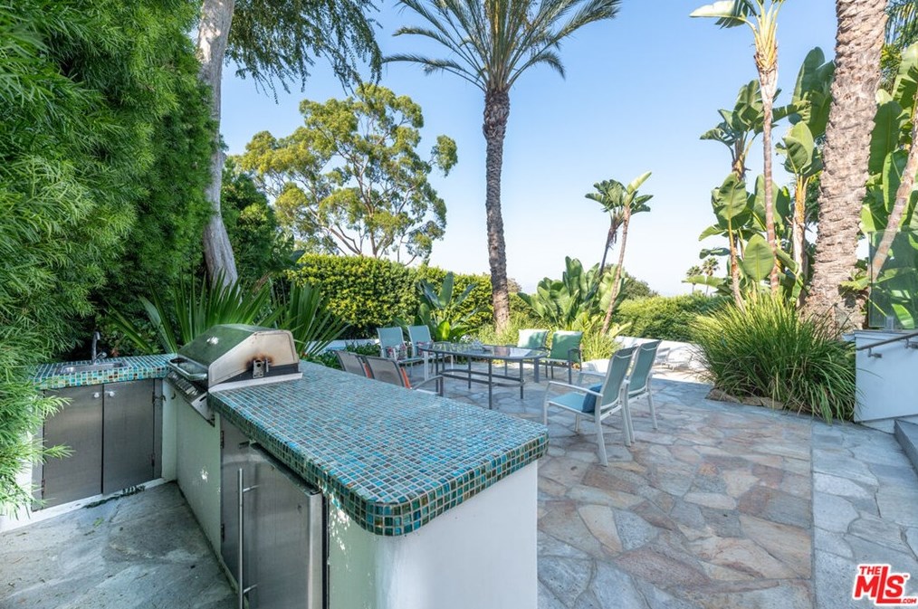 7759 Torreyson Dr, Los Angeles CA  90046-1226 exterior