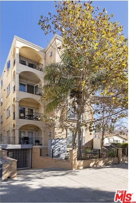 918 Wooster St, Los Angeles CA  90035-1643 exterior