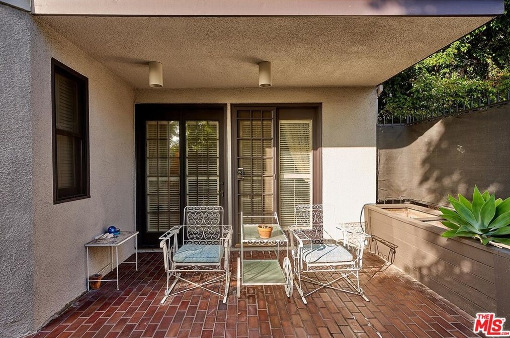 4595 Wilshire Blvd, Los Angeles CA  90010-3828 exterior