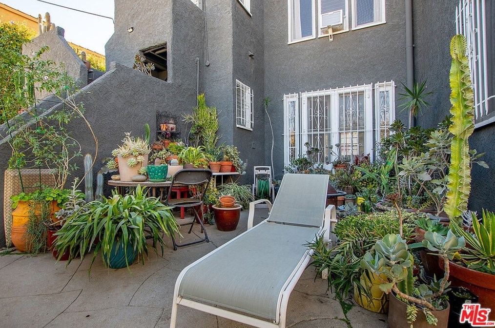 8009 Blackburn Ave, Los Angeles CA  90048-4250 exterior