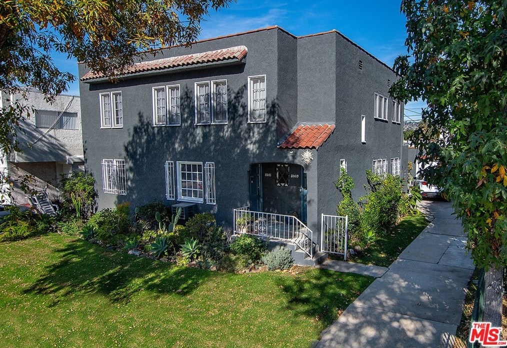 8009 Blackburn Ave, Los Angeles CA  90048-4250 exterior